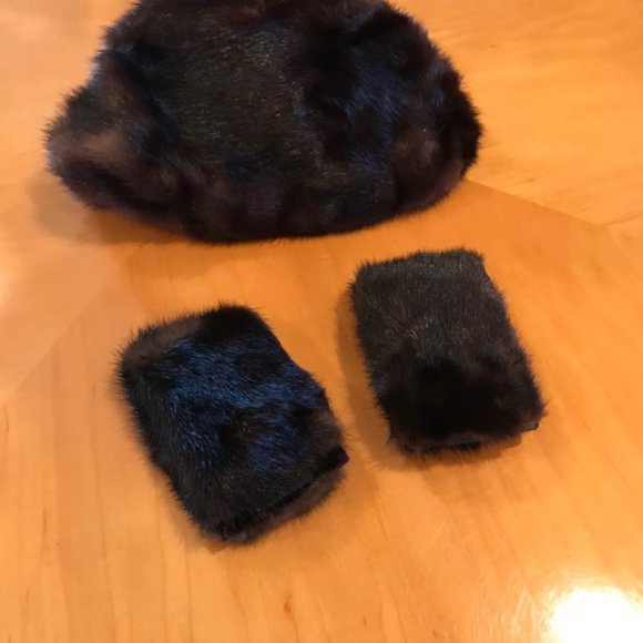Vintage Lowenthal's Mink Fur Coat, Cuffs, & Hat - Picture 4 of 6